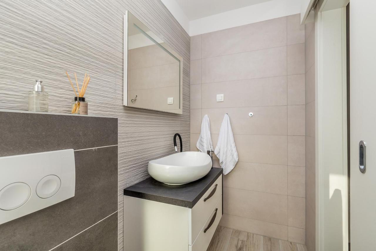 Apartments Solis Lacus Penthouse Njivice Exterior photo